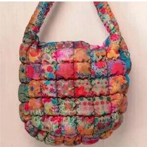 Nwt natural life Quilted full size floral puffer bag